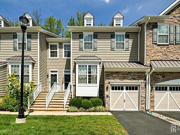 4th image of 202 Downey Ln