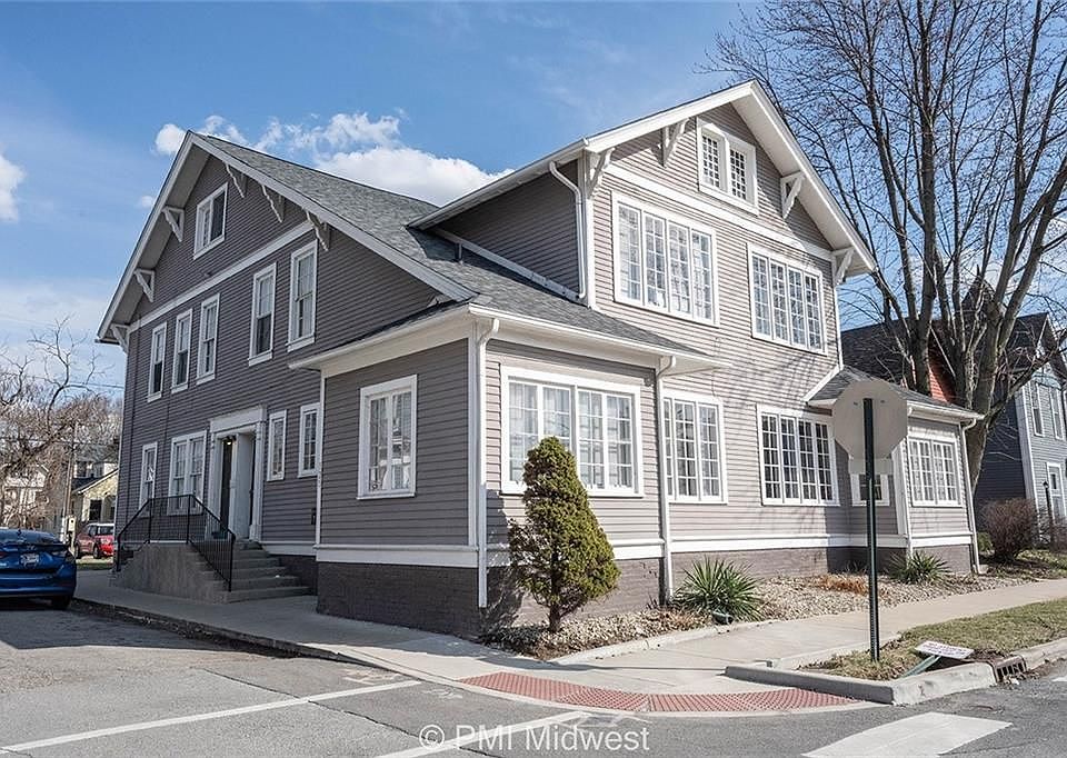 1st image of 125 E 17th St #3