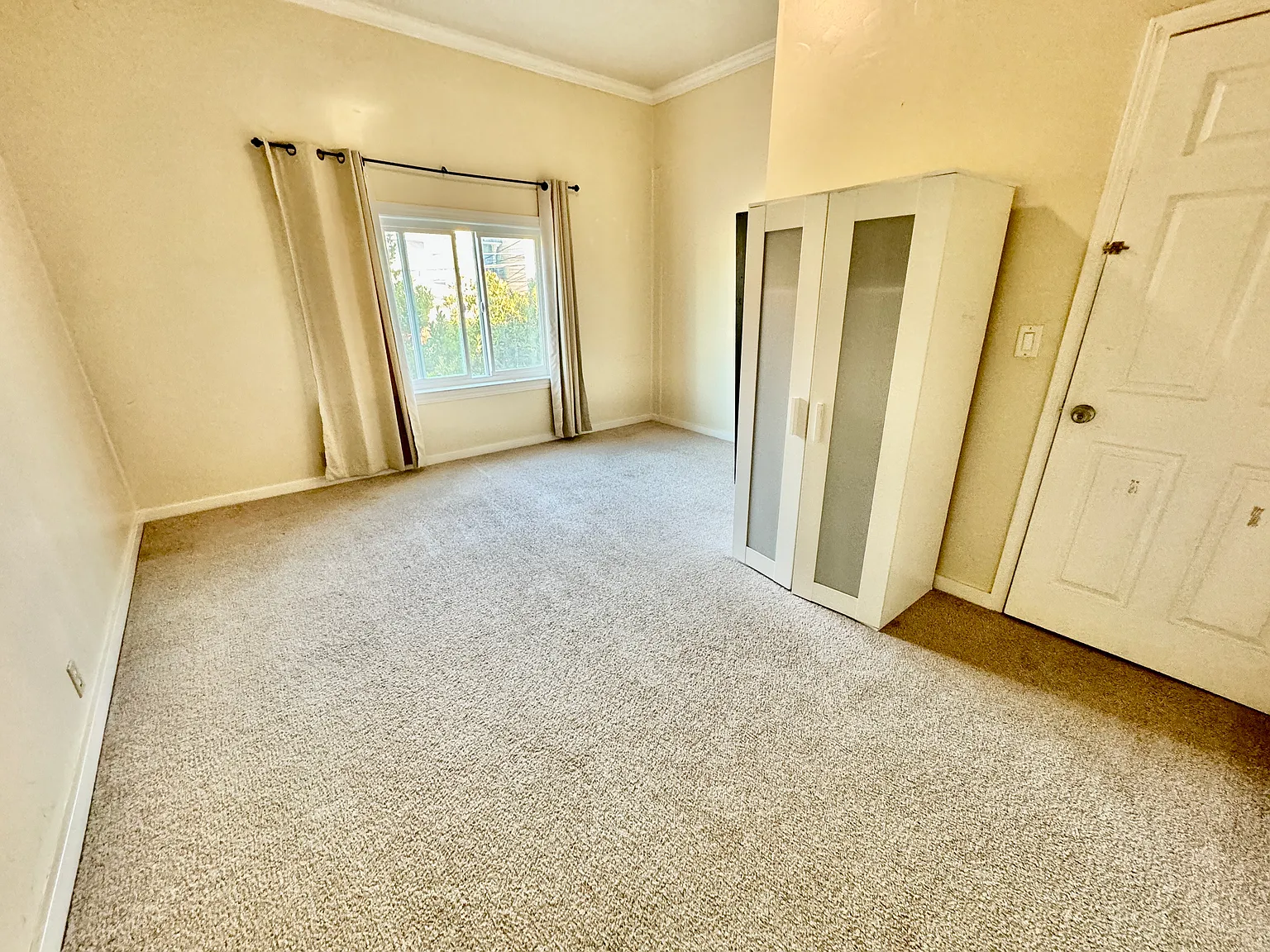 5 bed, 1300 sqft, $1,150 — Photo 3