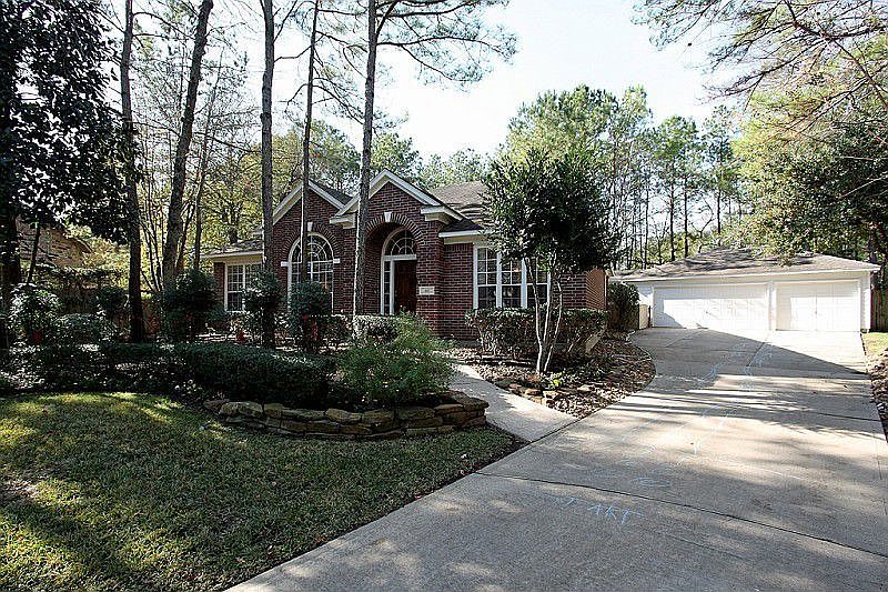 Front Exterior w/3 Car Garage