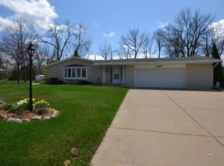 14125 W Maple Ridge Rd, New Berlin, WI 53151