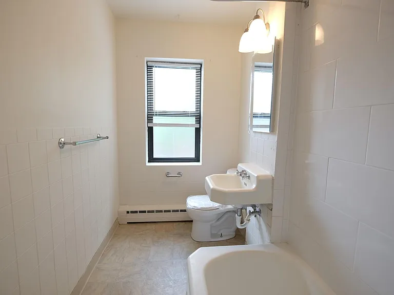 Laurel Terrace — Photo 8