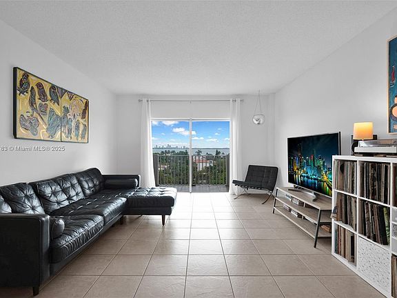 3rd image of 1455 N Treasure Dr APT 7R