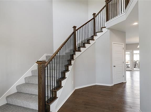 3rd image of 5201 Meadow View Dr