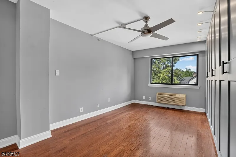 Studio, 1.0 bath, $1,650 — Photo 2