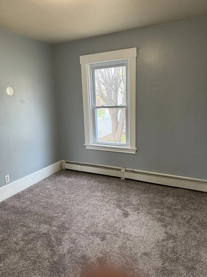 Building Photo - 162 Nichols St #1