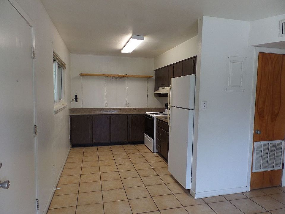 1st image of 727 W D Ave