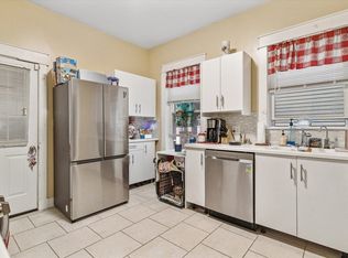 24 Weld Hill St FLOOR 2, Jamaica Plain, MA 02130