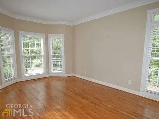4th image of 1401 Creston Hl