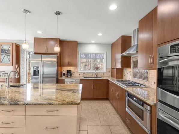 13 Deddington Dr, Bella Vista, AR 72714