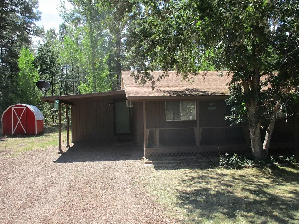 1821 W Stratton