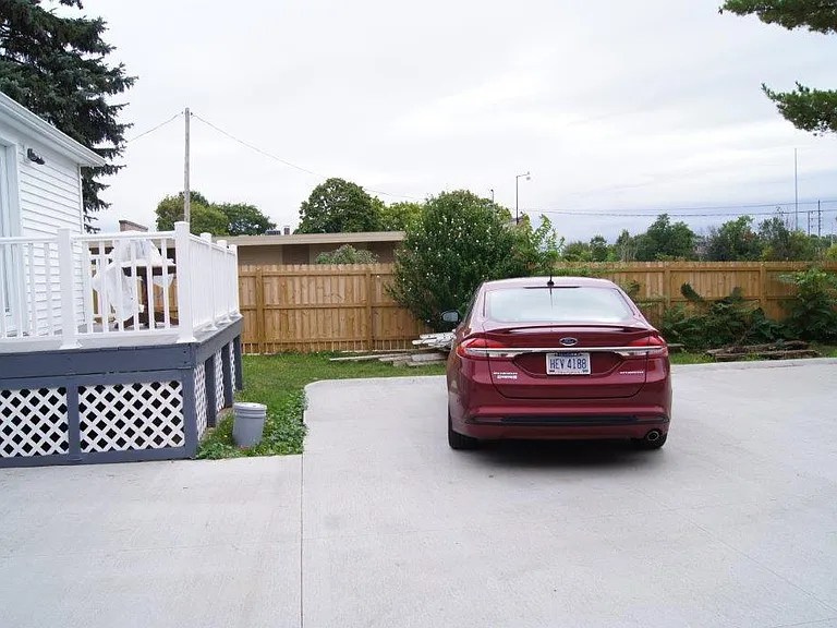 218 E Smith Rd — Photo 31