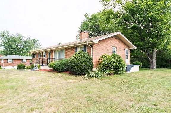 3rd image of 380 McArthur Cir
