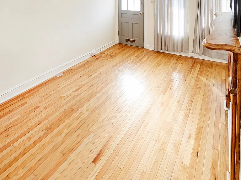 1141 W Hamburg St — Photo 16