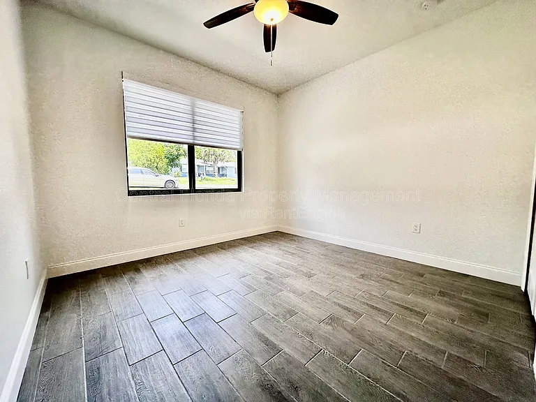 774 W 9th St — Photo 17
