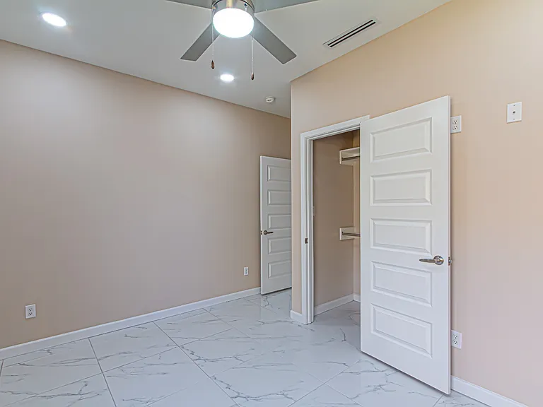 2704 W Bliss St — Photo 13