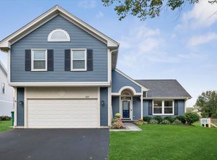 197 Sheffield Ln, Vernon Hills, IL 60061