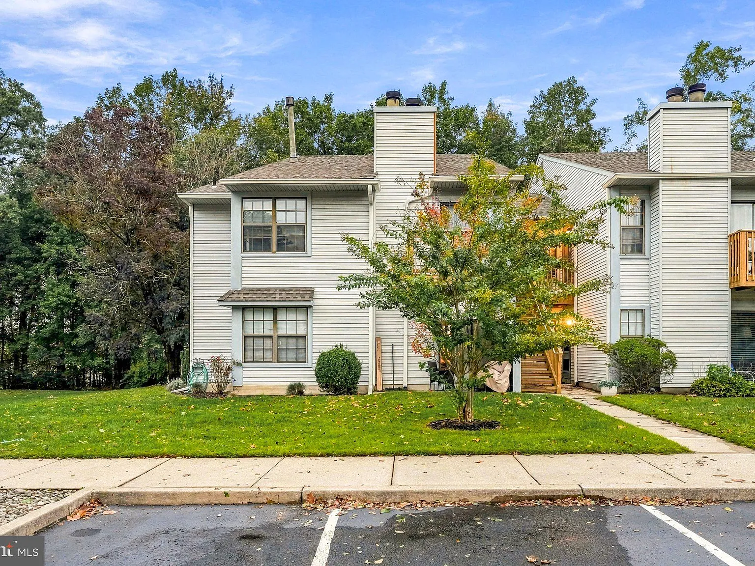 2 bed, 2.0 bath, 835 sqft, $1,900 — Photo 2