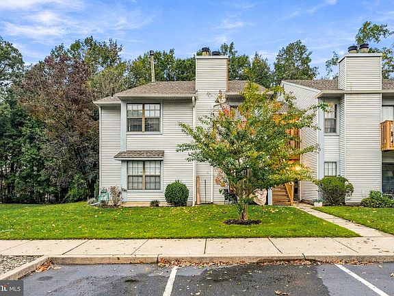 2nd image of 424 Durham Ct