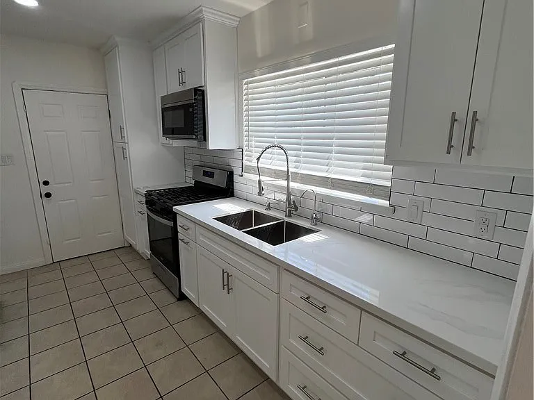 9441 Beverly St — Photo 25