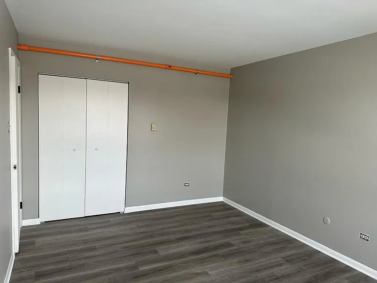 8646 S Roberts Rd — Photo 10