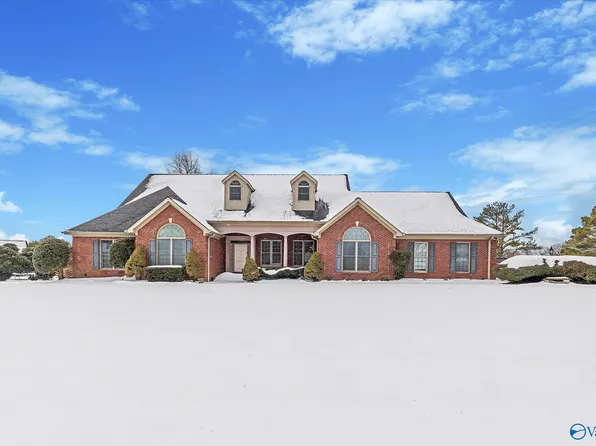 350 Bridlewood Dr, Fayetteville, TN 37334