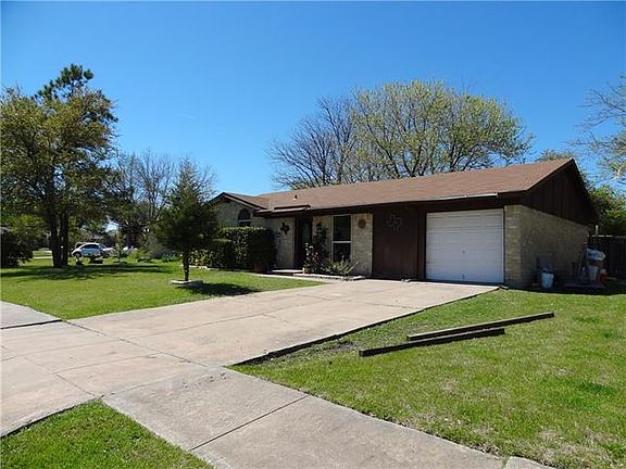 5th image of 1017 Sunset Dr