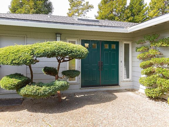 4th image of 481 Saint Andrews Dr