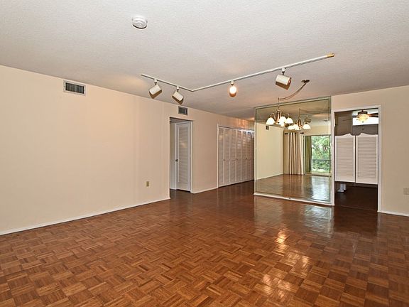 5th image of 700 Melrose Ave APT G21