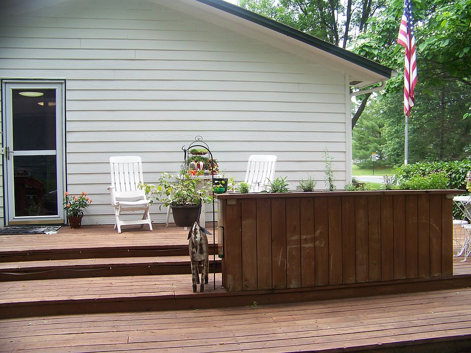 EAST SIDE DECK