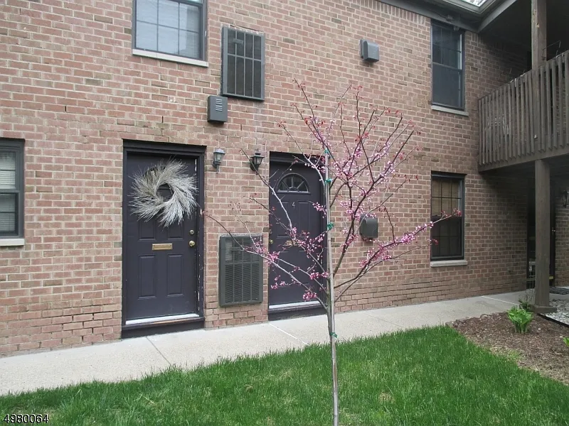 181 Long Hill Rd #9-4-4