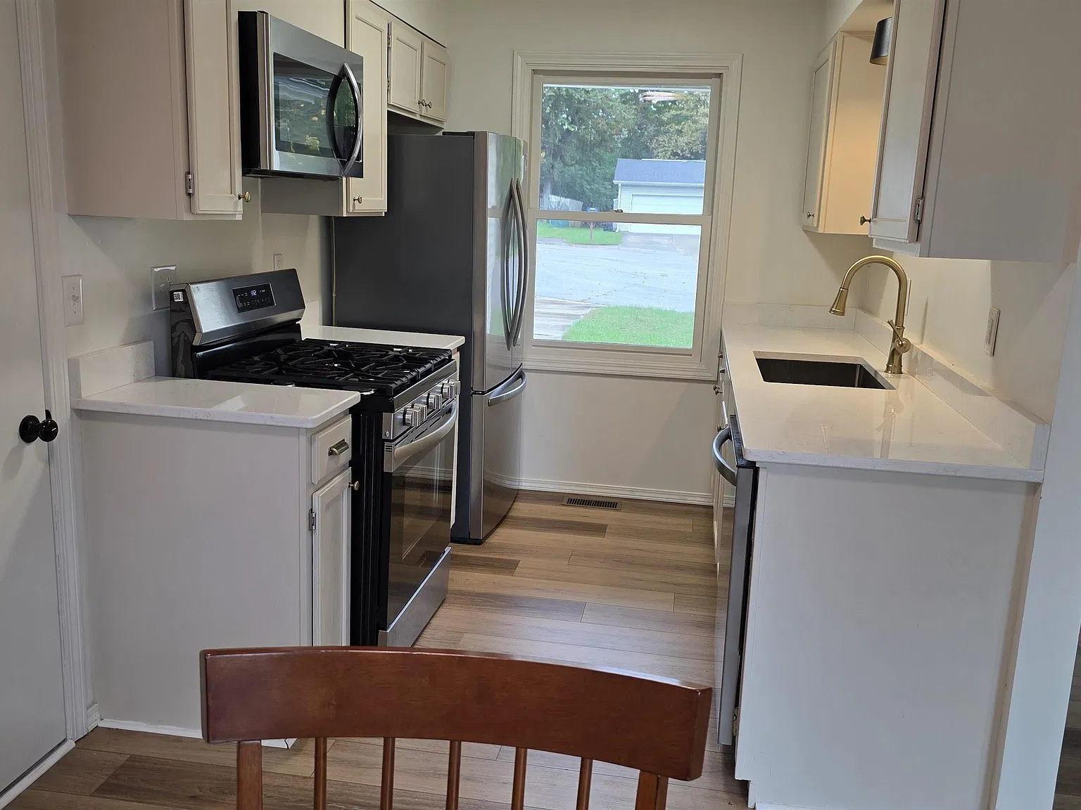 3 bed, 1.0 bath, 1104 sqft, $1,575 — Photo 4