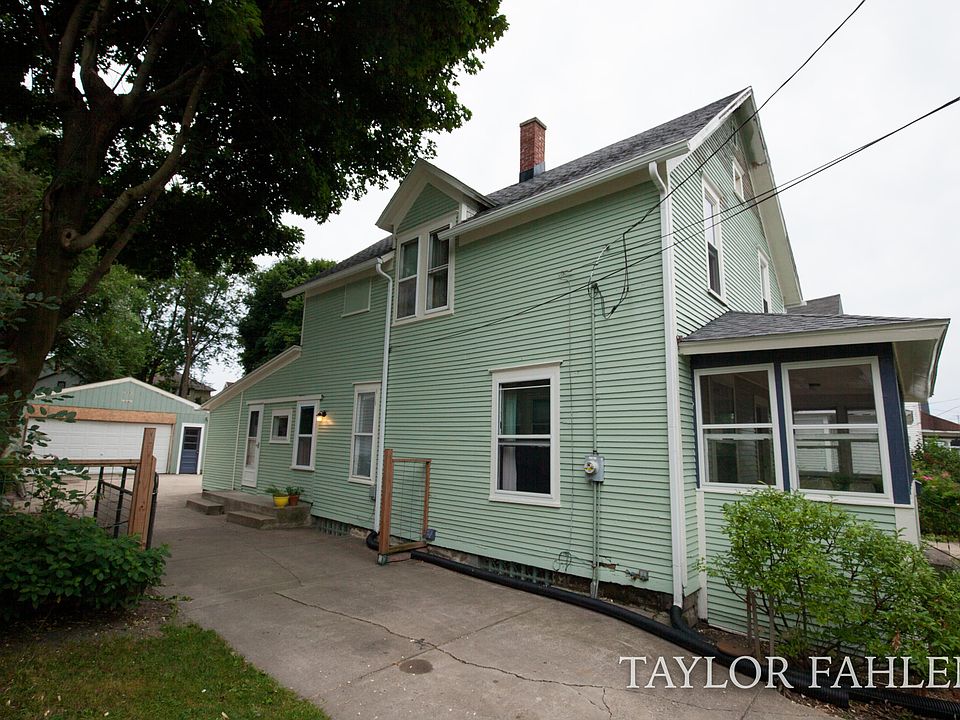 1st image of 230 Page St NE
