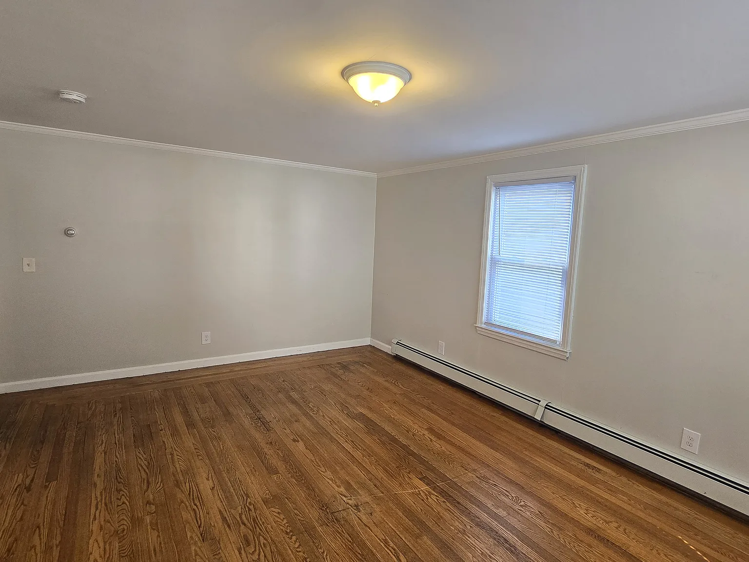 5 bed, 1800 sqft, $2,950 — Photo 3