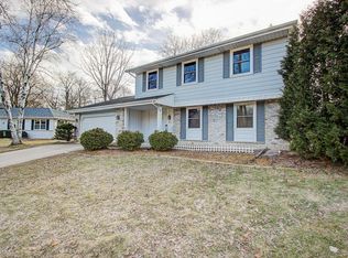 W58N955 Oxford Ct, Cedarburg, WI 53012