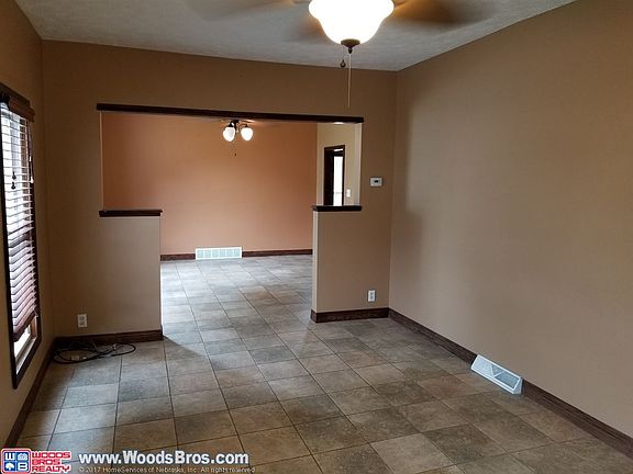 3rd image of 521 N Beaver Ave