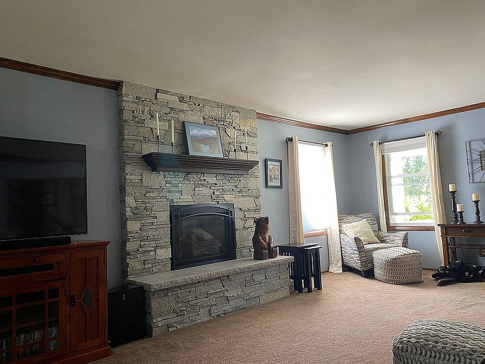 2nd image of 624 Oxford Ct