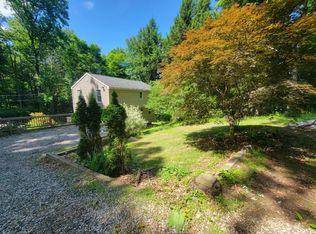 15 Tomahawk Trl, Sandy Hook, CT 06482