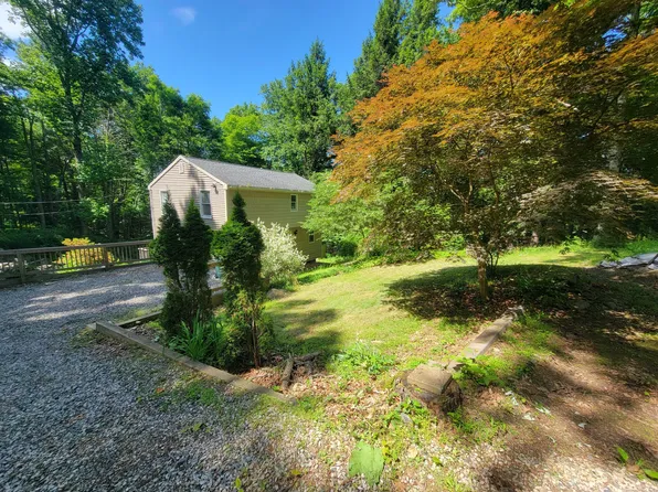 15 Tomahawk Trail, Newtown, CT 06482