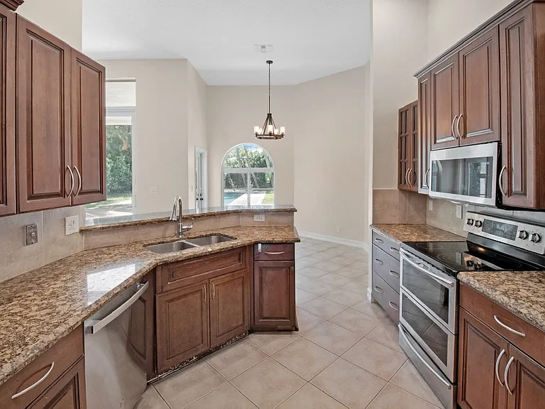 1680 SW 14th Dr — Photo 16