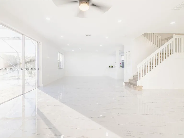 801 Tanglewood Cir — Photo 15