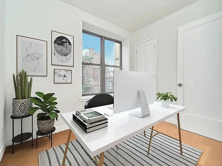 243 E 18th St #16 — Photo 3