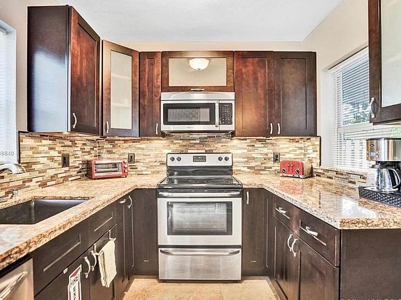 5th image of 1417 N Andrews Ave