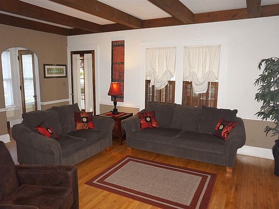 4th image of 2413 Oakwood Blvd