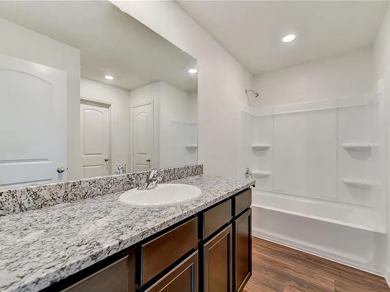 133 Dupont Pass — Photo 8