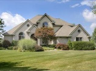 2213 Cross Country Dr, Kalamazoo, MI