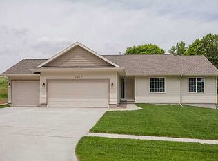 2014 Shady Grove Rd SW, Cedar Rapids, IA 52404