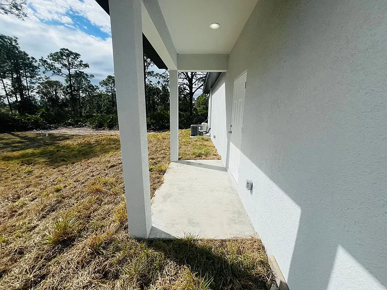 1025 Hunter St E — Photo 11