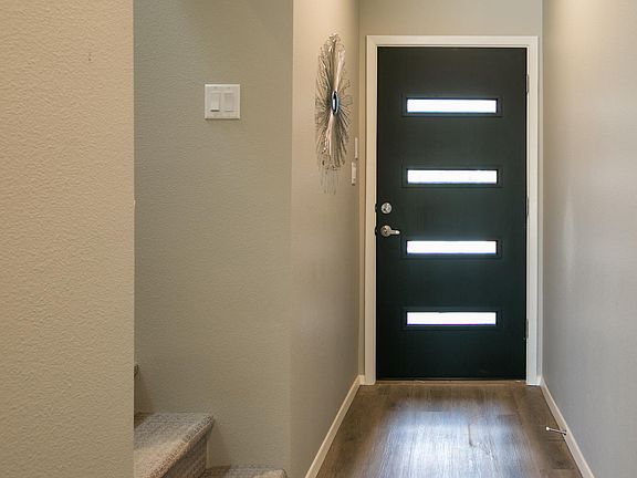 3rd image of 4511 Villa Loma Ln NE