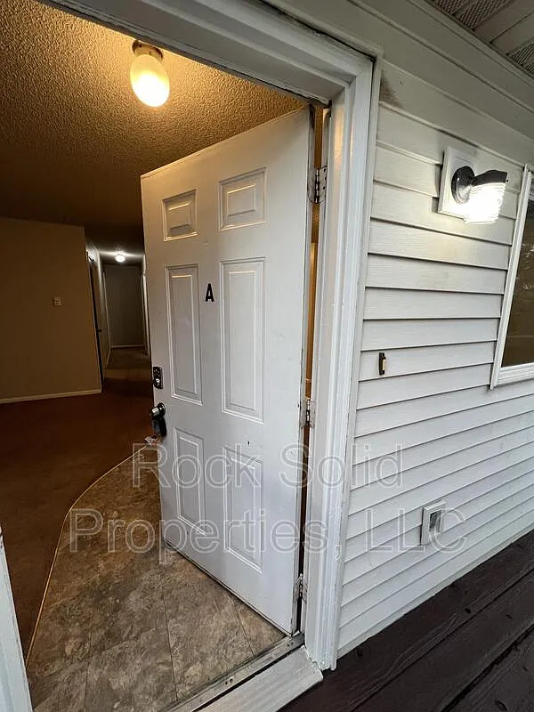 3 bed, 1.0 bath, 950 sqft, $1,795 — Photo 4